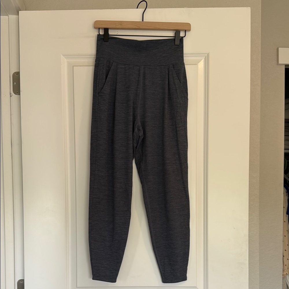 Vuori High-Waisted Joggers